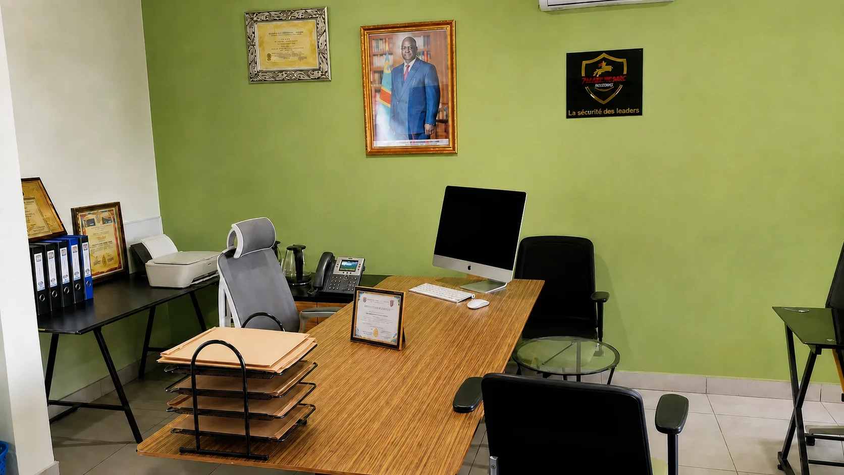 AMAZONE flight control and document management station with secure frame on the desk