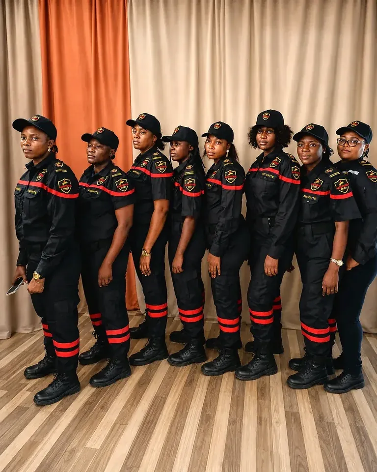 Agentes AMAZONE en tenue professionnelle